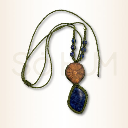 Colier cu Lemn de Ayahuasca și Lapis Lazuli pentru înțelepciune interioară, claritate și protecție energetică