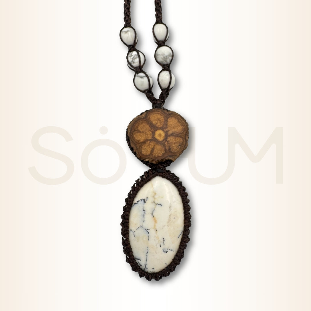 Colier cu Lemn de Ayahuasca și Opal Dendritic pentru stabilitate interioară, claritate și integrarea emoțiilor