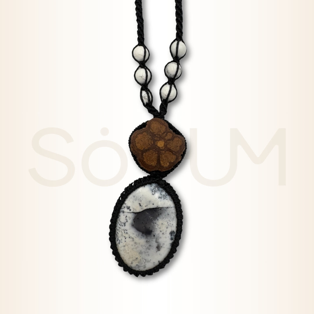 Colier cu Lemn de Ayahuasca și Opal Dendritic pentru stabilitate interioară, claritate și integrarea emoțiilor