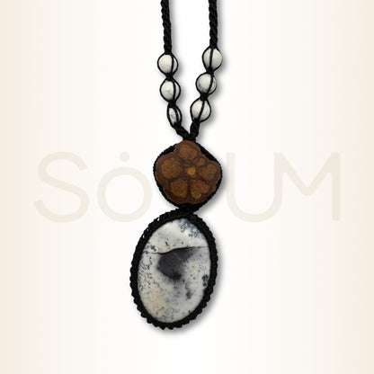 Colier cu Lemn de Ayahuasca și Opal Dendritic pentru stabilitate interioară, claritate și integrarea emoțiilor