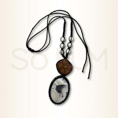 Colier cu Lemn de Ayahuasca și Opal Dendritic pentru stabilitate interioară, claritate și integrarea emoțiilor