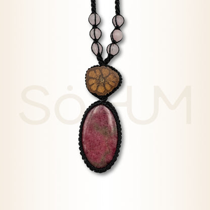 Colier cu Lemn de Ayahuasca și Rodonit pentru vindecare emoțională, echilibru și putere interioară