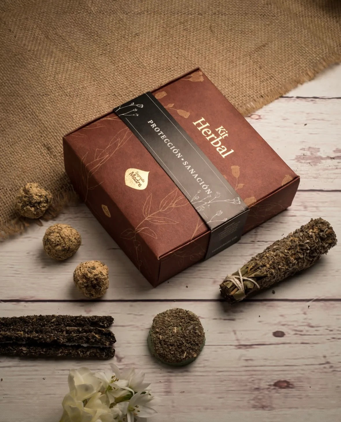 Kit de fumigație cu Salvie albă și rășini sacre pentru protecție și vindecare (SAGRADA MADRE - Herbal)