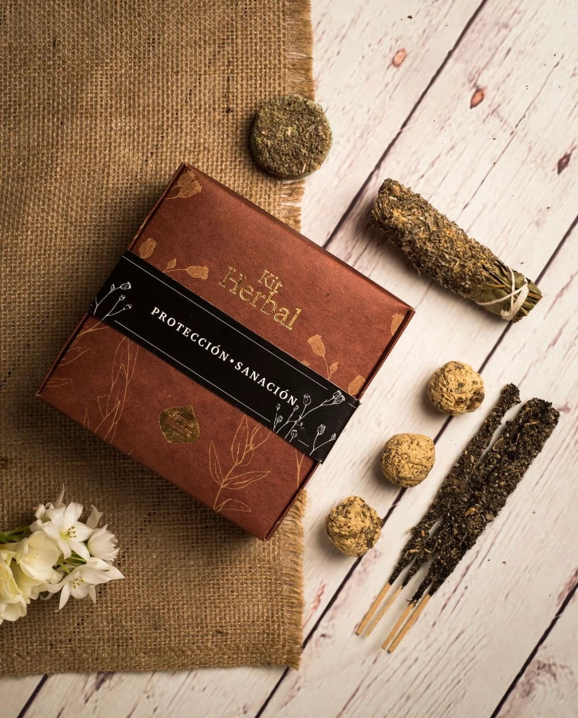 Kit de fumigație cu Salvie albă și rășini sacre pentru protecție și vindecare (SAGRADA MADRE - Herbal)