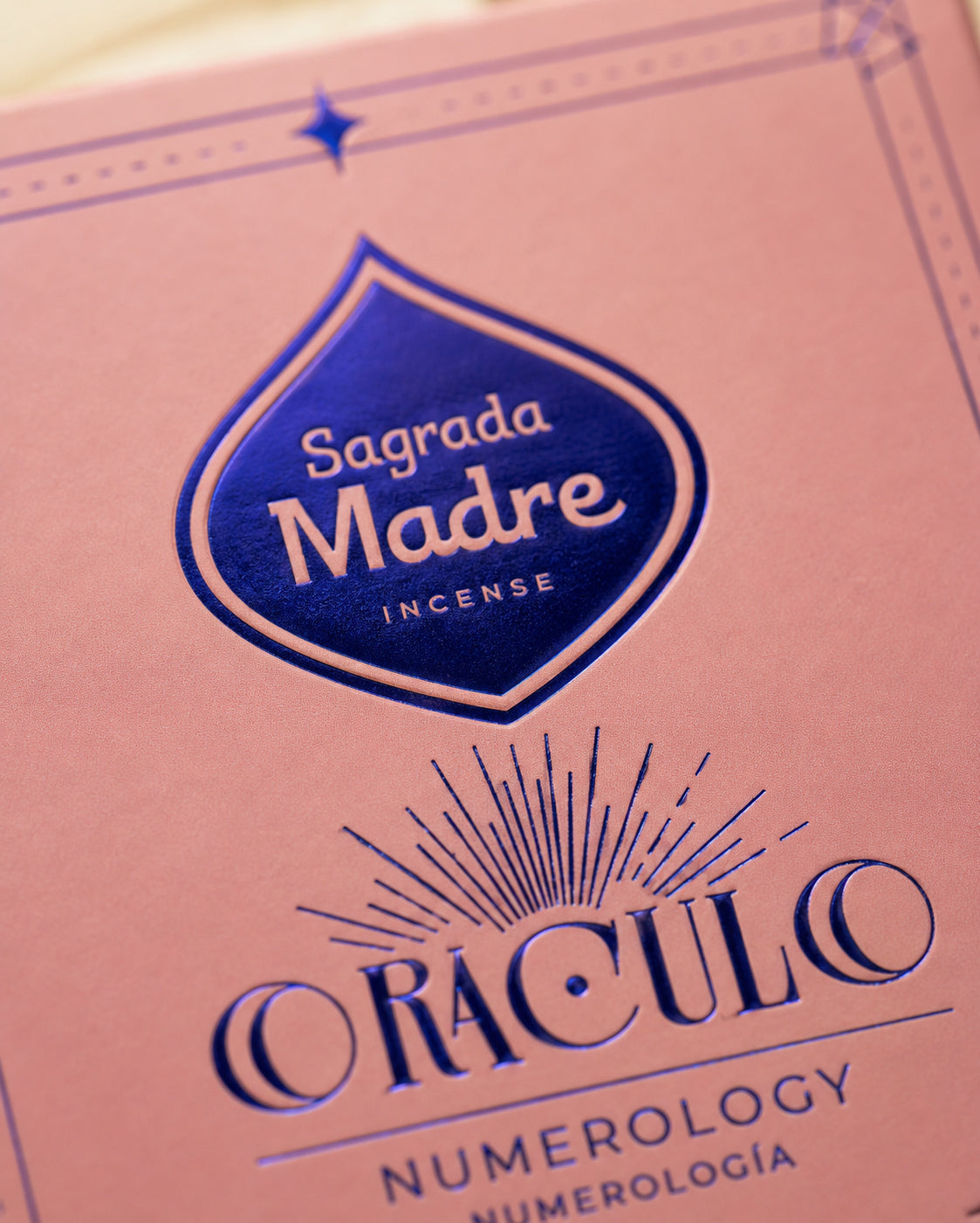 Oracolul Numerologiei cu bețișoare parfumate naturale (SAGRADA MADRE – Oráculo)